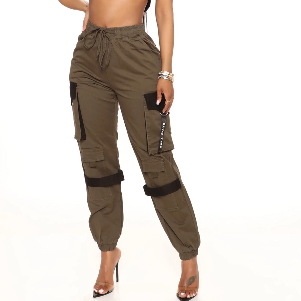 FASHION NOVA SZ: 1X can’t get with you cargo pant